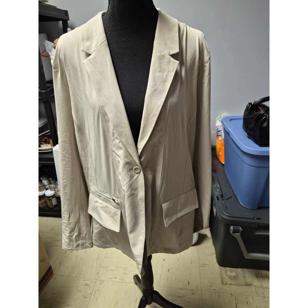 modern Eddie Bauer blazer